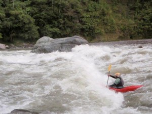 Kayak_en_Rio_Upano